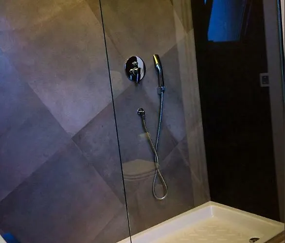 Sabin Ross לינה וארוחת בוקר 4*