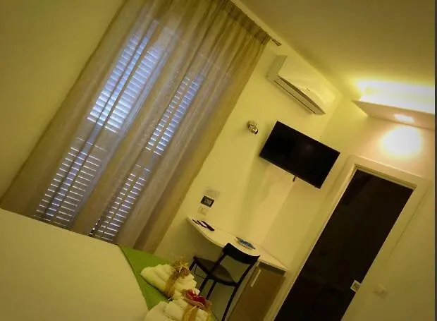 לינה וארוחת בוקר Sabin Ross