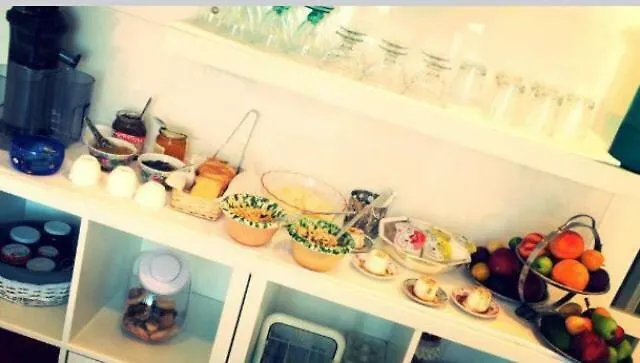 Sabin Ross לינה וארוחת בוקר 4*